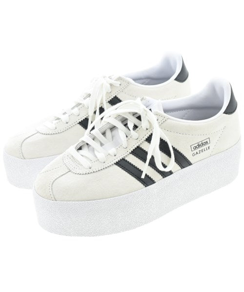 adidas รองเท้าผ้าใบ