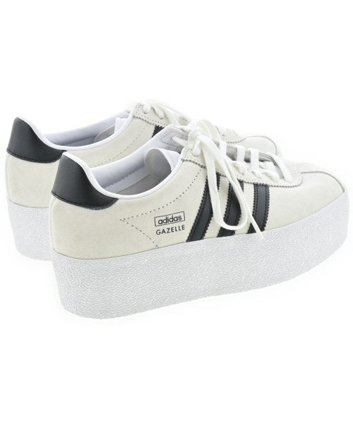 adidas รองเท้าผ้าใบ