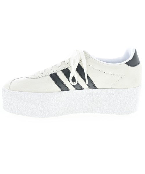 adidas รองเท้าผ้าใบ