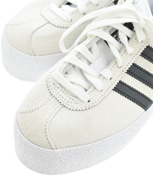 adidas รองเท้าผ้าใบ