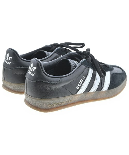 adidas รองเท้าผ้าใบ