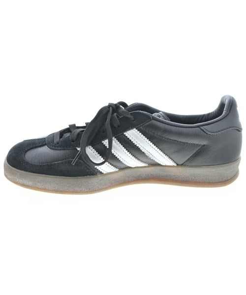 adidas รองเท้าผ้าใบ