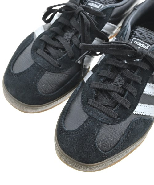 adidas รองเท้าผ้าใบ