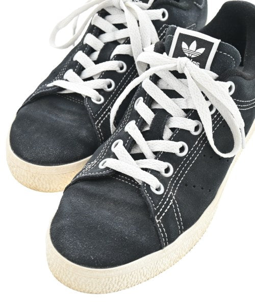 adidas รองเท้าผ้าใบ