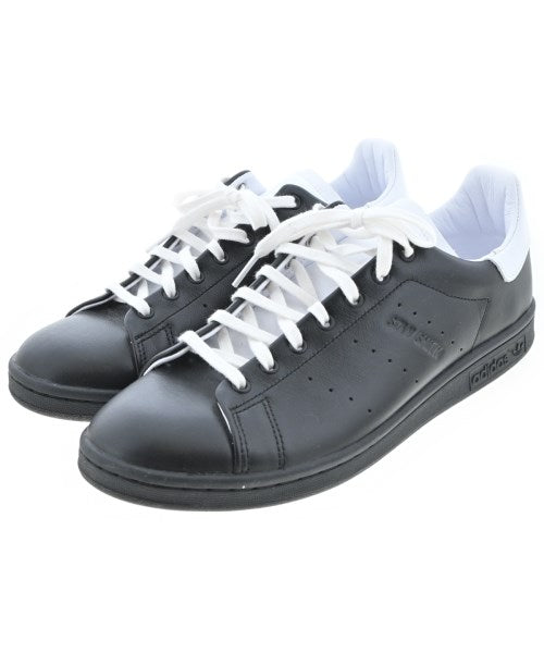adidas รองเท้าผ้าใบ