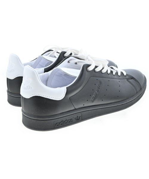 adidas รองเท้าผ้าใบ