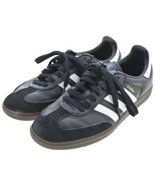 adidas รองเท้าผ้าใบ