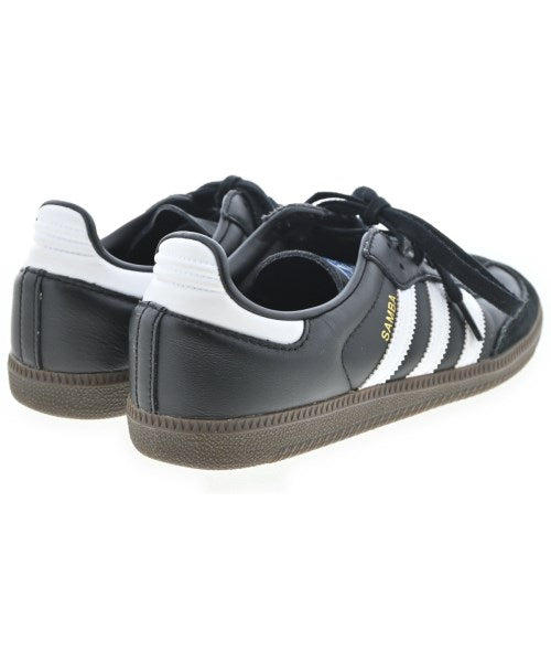 adidas รองเท้าผ้าใบ