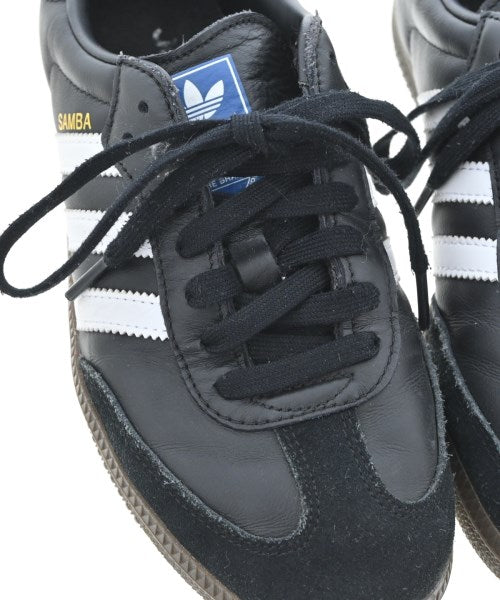 adidas รองเท้าผ้าใบ