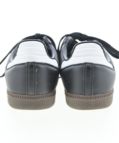adidas รองเท้าผ้าใบ
