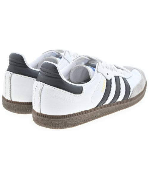 adidas รองเท้าผ้าใบ