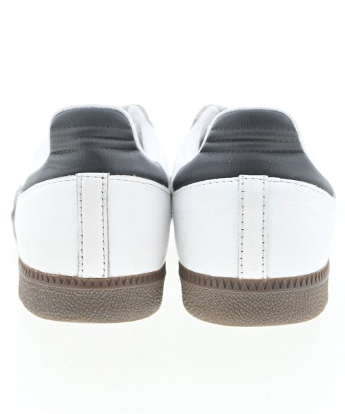 adidas รองเท้าผ้าใบ