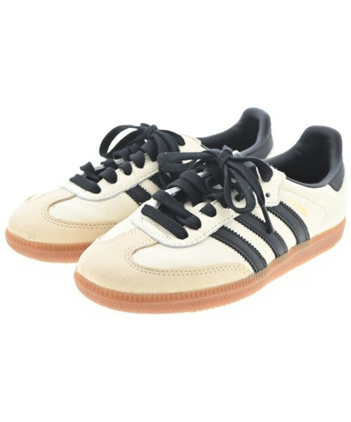 adidas รองเท้าผ้าใบ