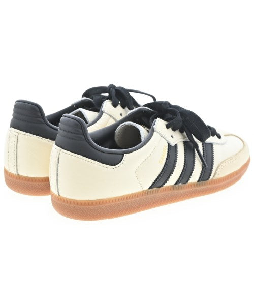 adidas รองเท้าผ้าใบ