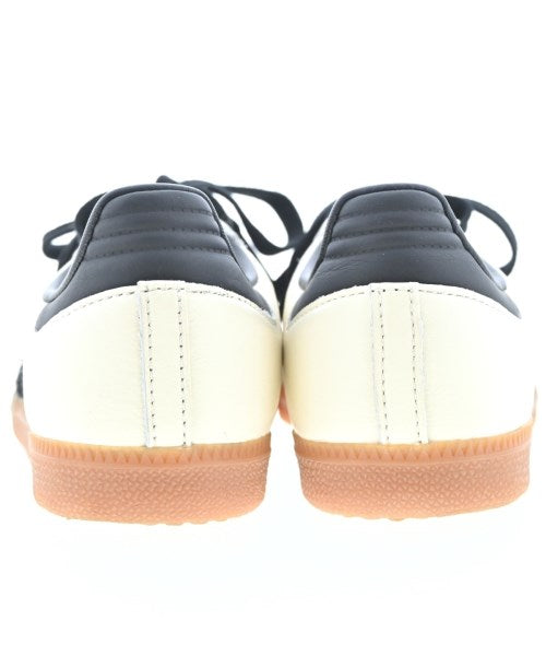 adidas รองเท้าผ้าใบ
