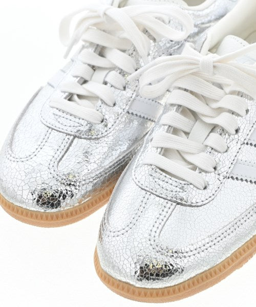 adidas รองเท้าผ้าใบ
