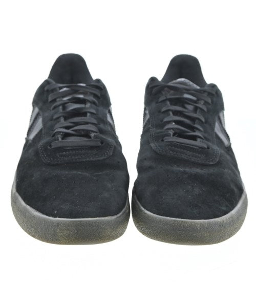 adidas รองเท้าผ้าใบ