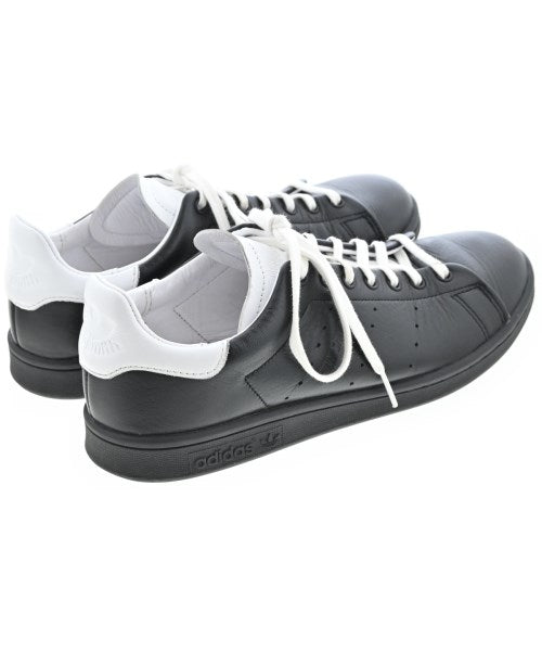 adidas รองเท้าผ้าใบ