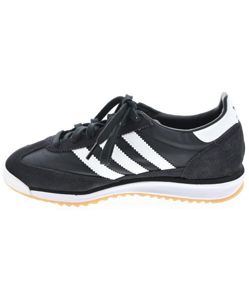 adidas รองเท้าผ้าใบ