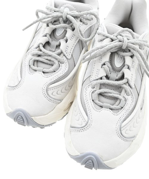 adidas รองเท้าผ้าใบ