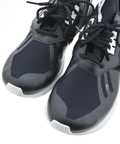 adidas รองเท้าผ้าใบ