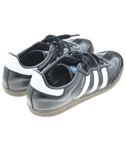 adidas รองเท้าผ้าใบ