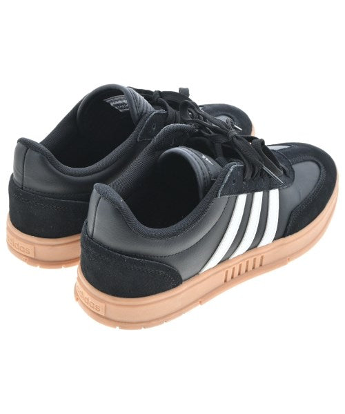 adidas รองเท้าผ้าใบ