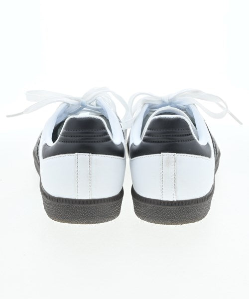 adidas รองเท้าผ้าใบ