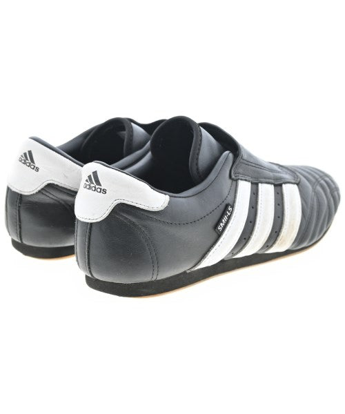 adidas รองเท้าผ้าใบ