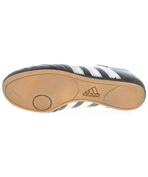 adidas รองเท้าผ้าใบ