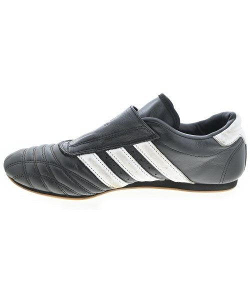adidas รองเท้าผ้าใบ
