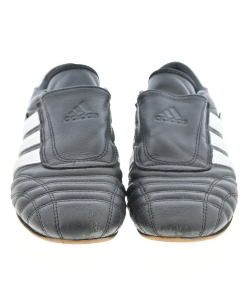 adidas รองเท้าผ้าใบ
