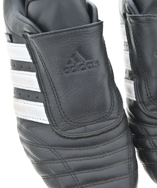 adidas รองเท้าผ้าใบ