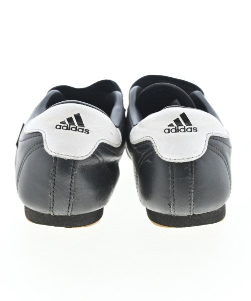 adidas รองเท้าผ้าใบ