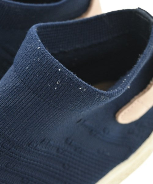 adidas รองเท้าผ้าใบ
