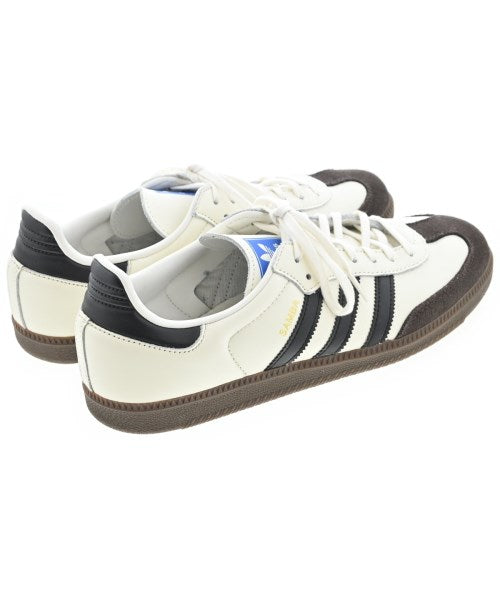 adidas รองเท้าผ้าใบ