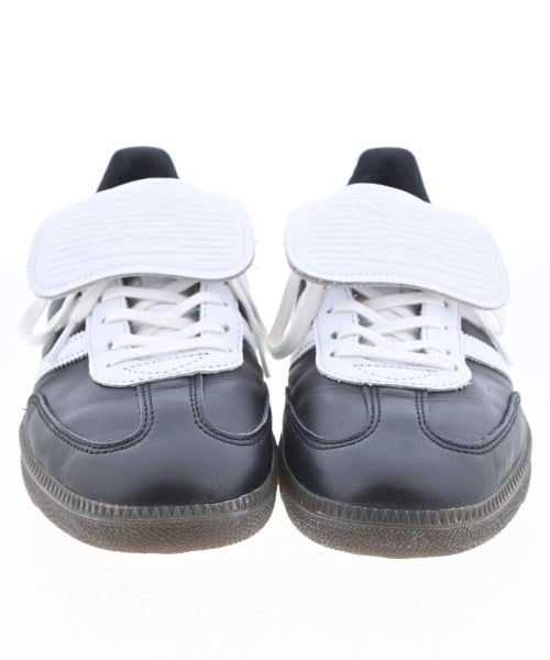 adidas รองเท้าผ้าใบ