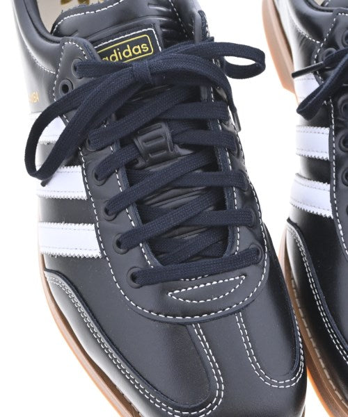 adidas รองเท้าผ้าใบ