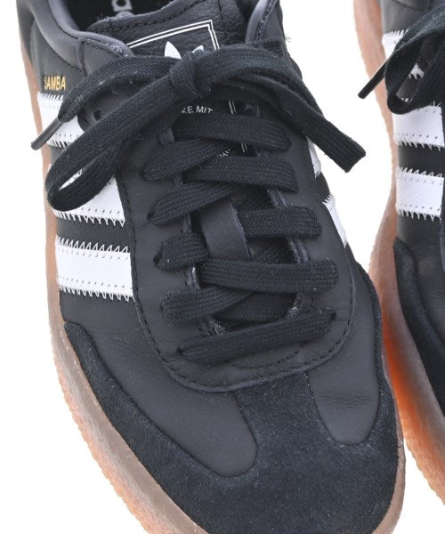 adidas รองเท้าผ้าใบ