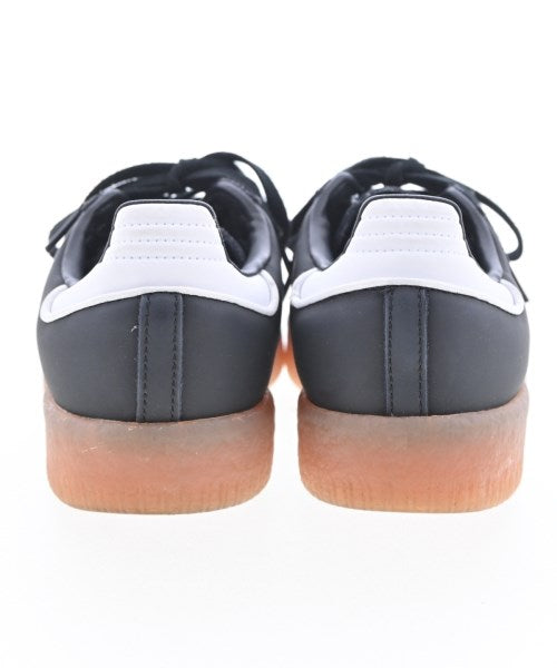 adidas รองเท้าผ้าใบ