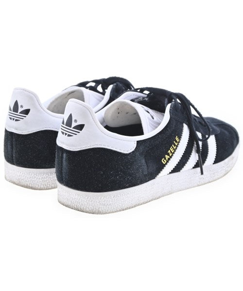adidas รองเท้าผ้าใบ