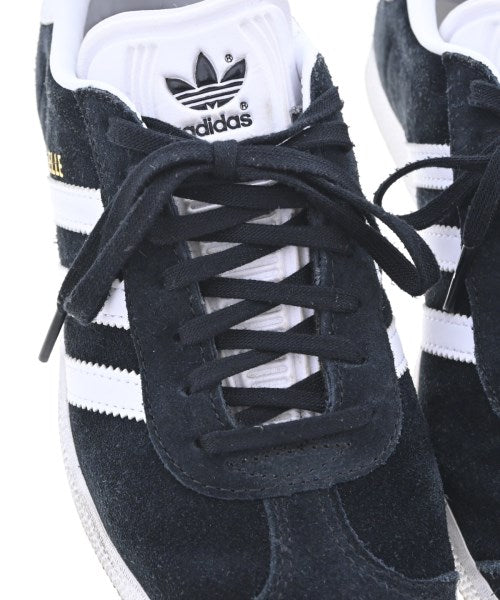 adidas รองเท้าผ้าใบ