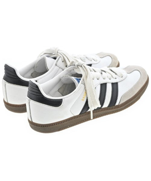 adidas รองเท้าผ้าใบ