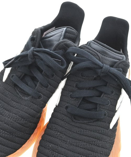 adidas รองเท้าผ้าใบ