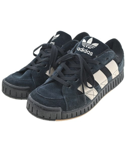 adidas รองเท้าผ้าใบ