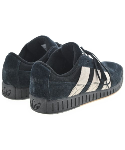 adidas รองเท้าผ้าใบ