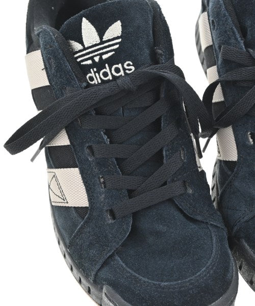 adidas รองเท้าผ้าใบ
