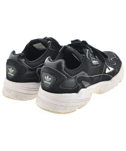 adidas รองเท้าผ้าใบ