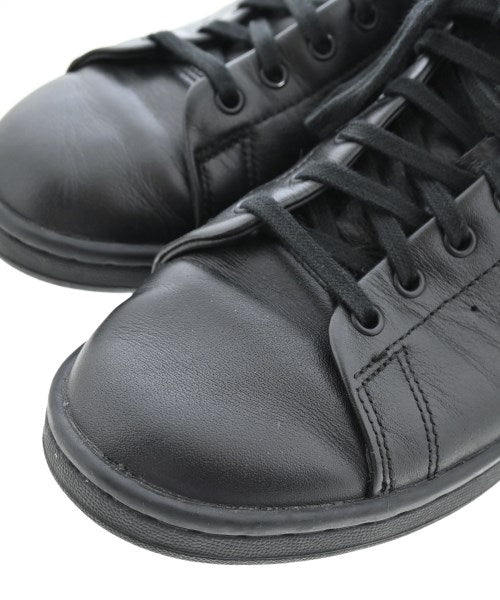 adidas รองเท้าผ้าใบ