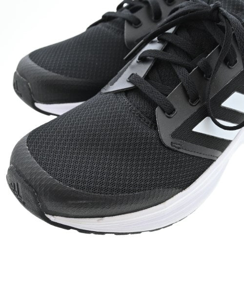 adidas รองเท้าผ้าใบ